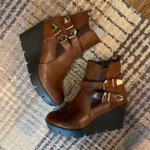 BROWN HIGH HEEL BOOTIES!